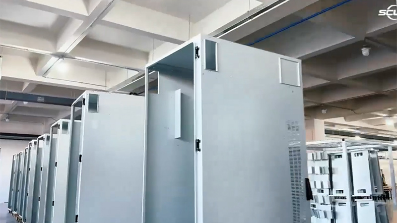 Cargador para vehículos eléctricos con batería integrada